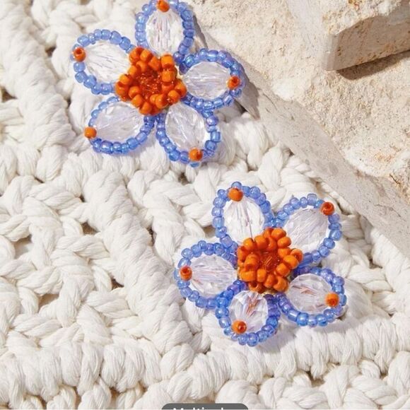 Decorative Flower Shaped Beaded Earrings - Picture 10 of 10